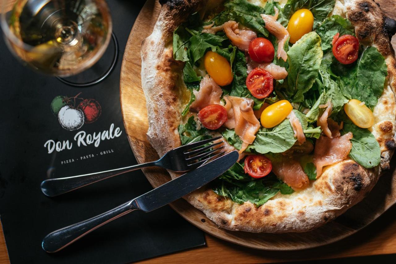 Hotel Corinthia St George'S Bay Saint Julian's Exteriér fotografie Dou Royale Pizza