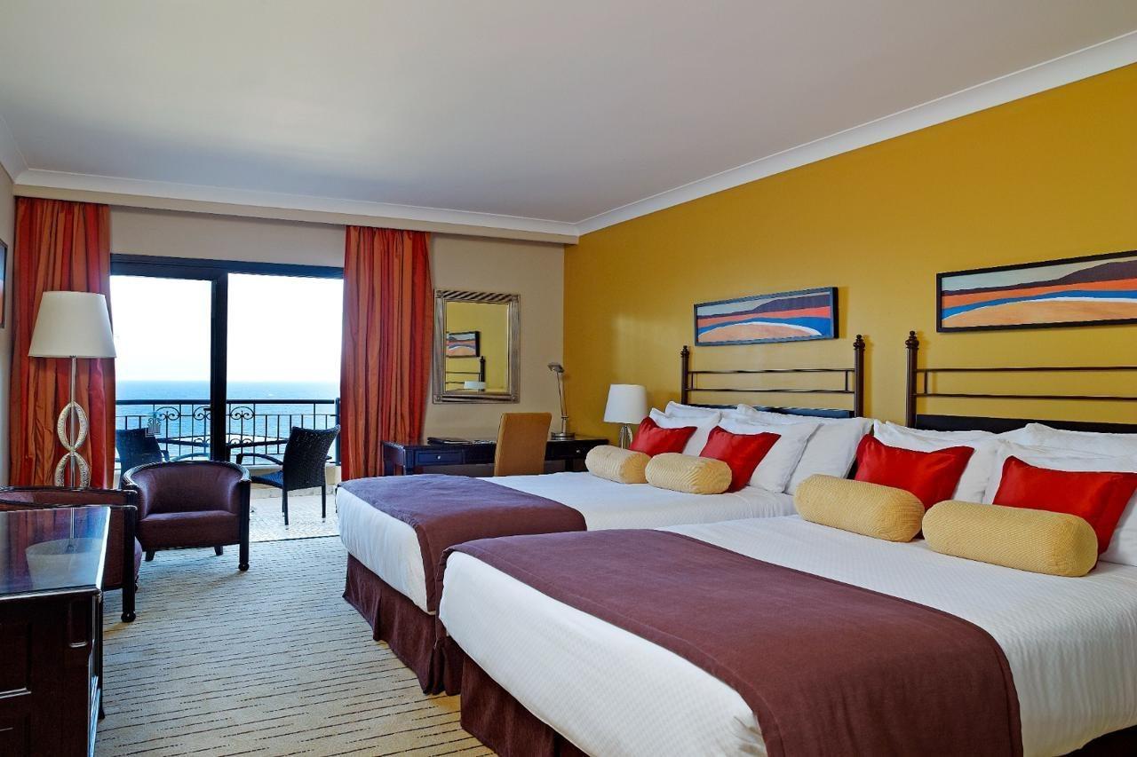 Hotel Corinthia St George'S Bay Saint Julian's Exteriér fotografie A guest room at the Hilton San Diego Bayfront
