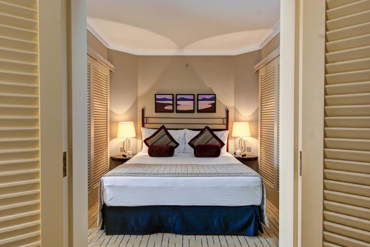 Hotel Corinthia St George'S Bay Saint Julian's Exteriér fotografie A bedroom at the hotel