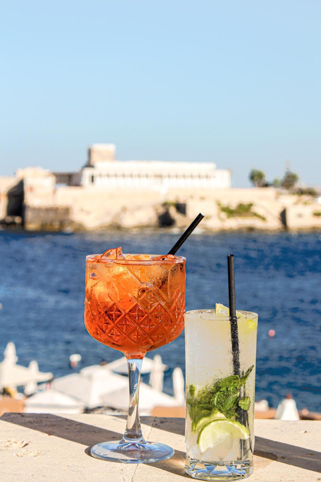 Hotel Corinthia St George'S Bay Saint Julian's Exteriér fotografie Aperol Spritz