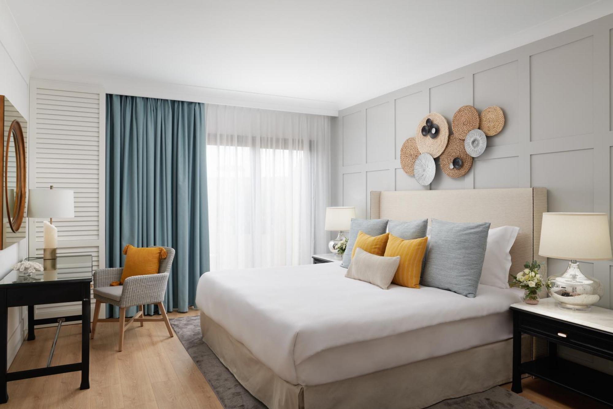 Hotel Corinthia St George'S Bay Saint Julian's Exteriér fotografie A bedroom at The Pearl