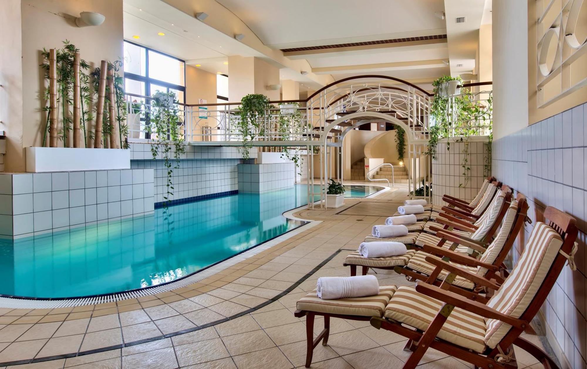 Hotel Corinthia St George'S Bay Saint Julian's Exteriér fotografie The spa at the Hilton Athens