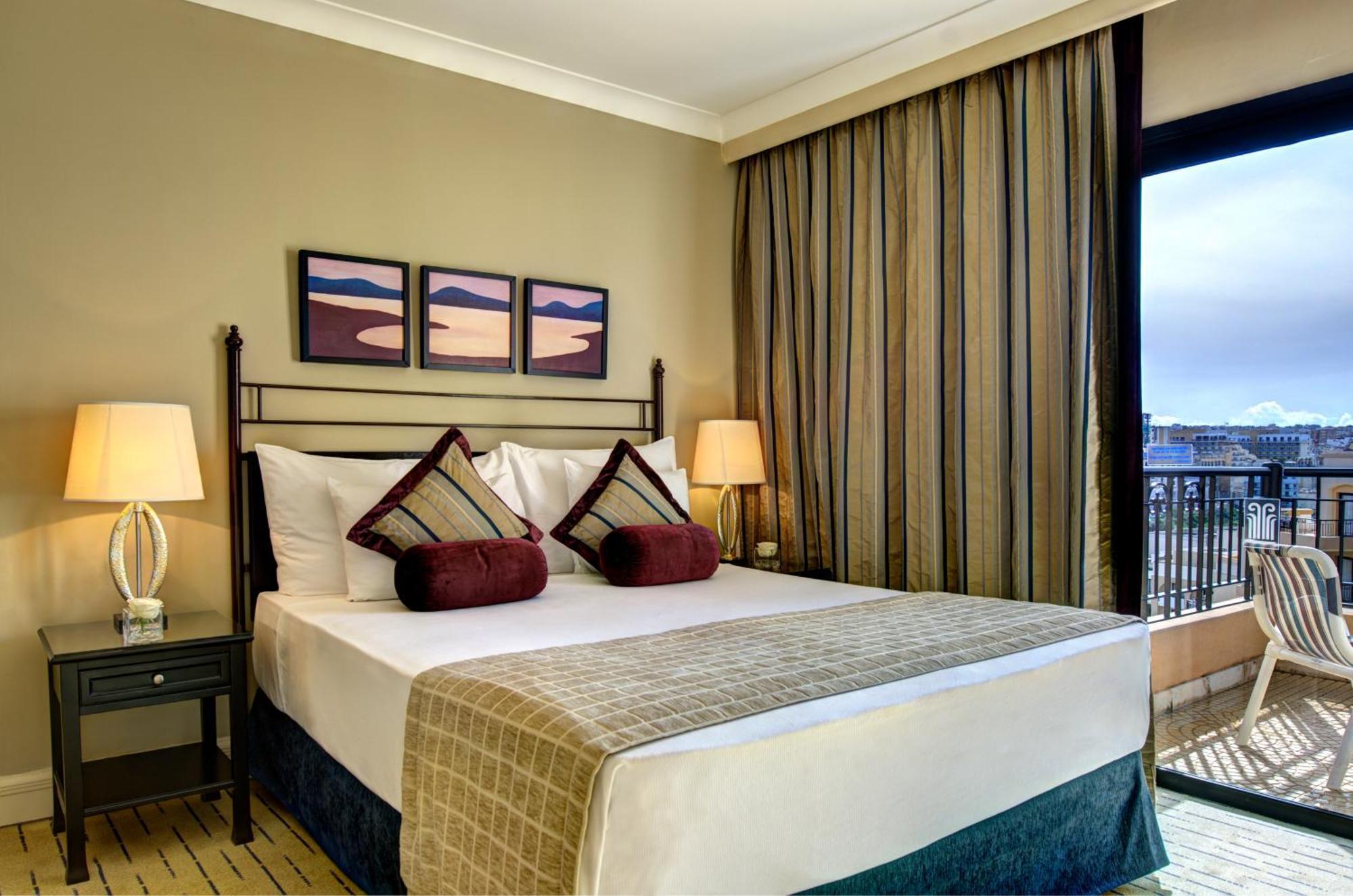 Hotel Corinthia St George'S Bay Saint Julian's Pokoj fotografie A bedroom at the hotel