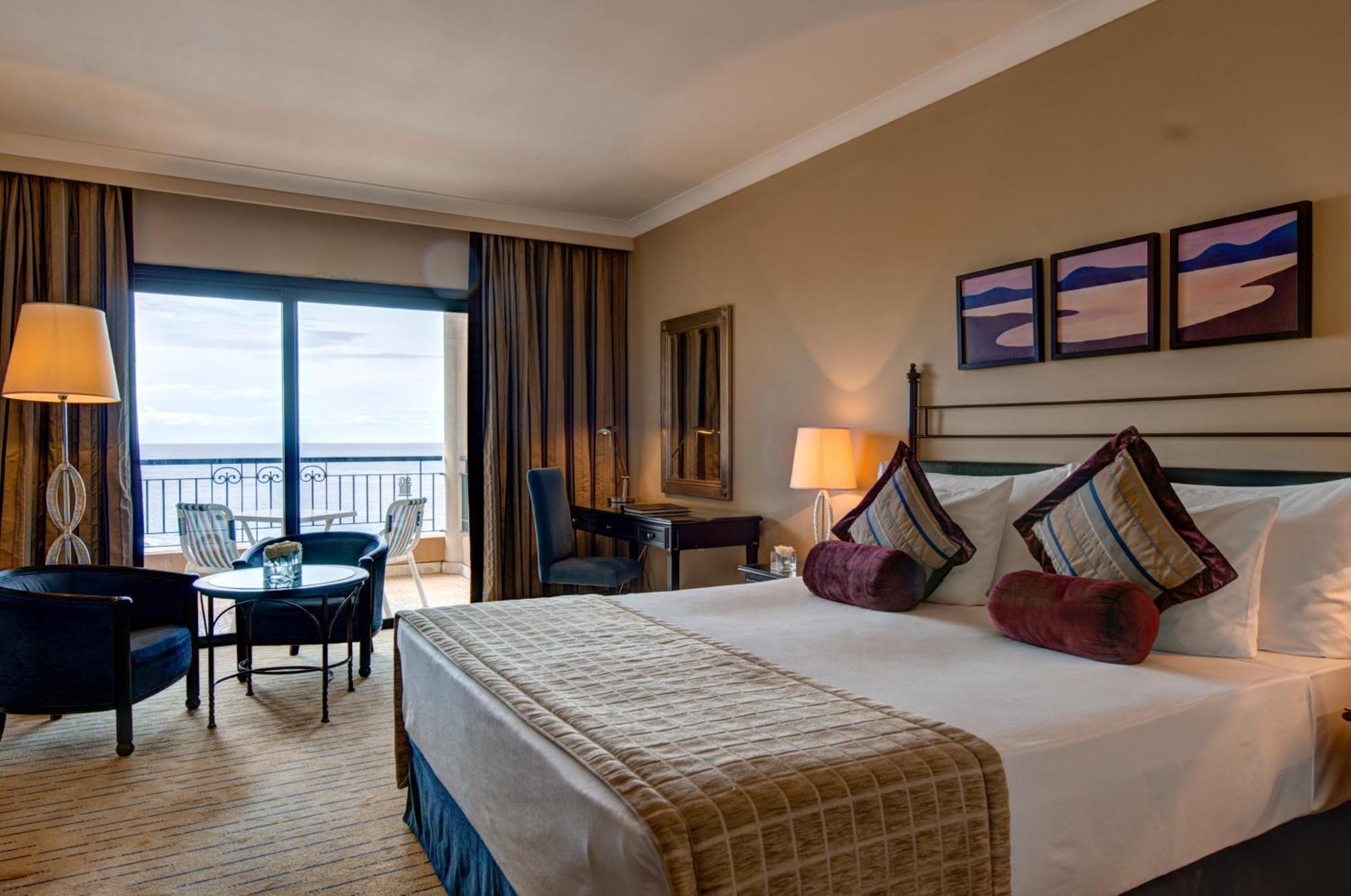 Hotel Corinthia St George'S Bay Saint Julian's Pokoj fotografie A guest room at the hotel