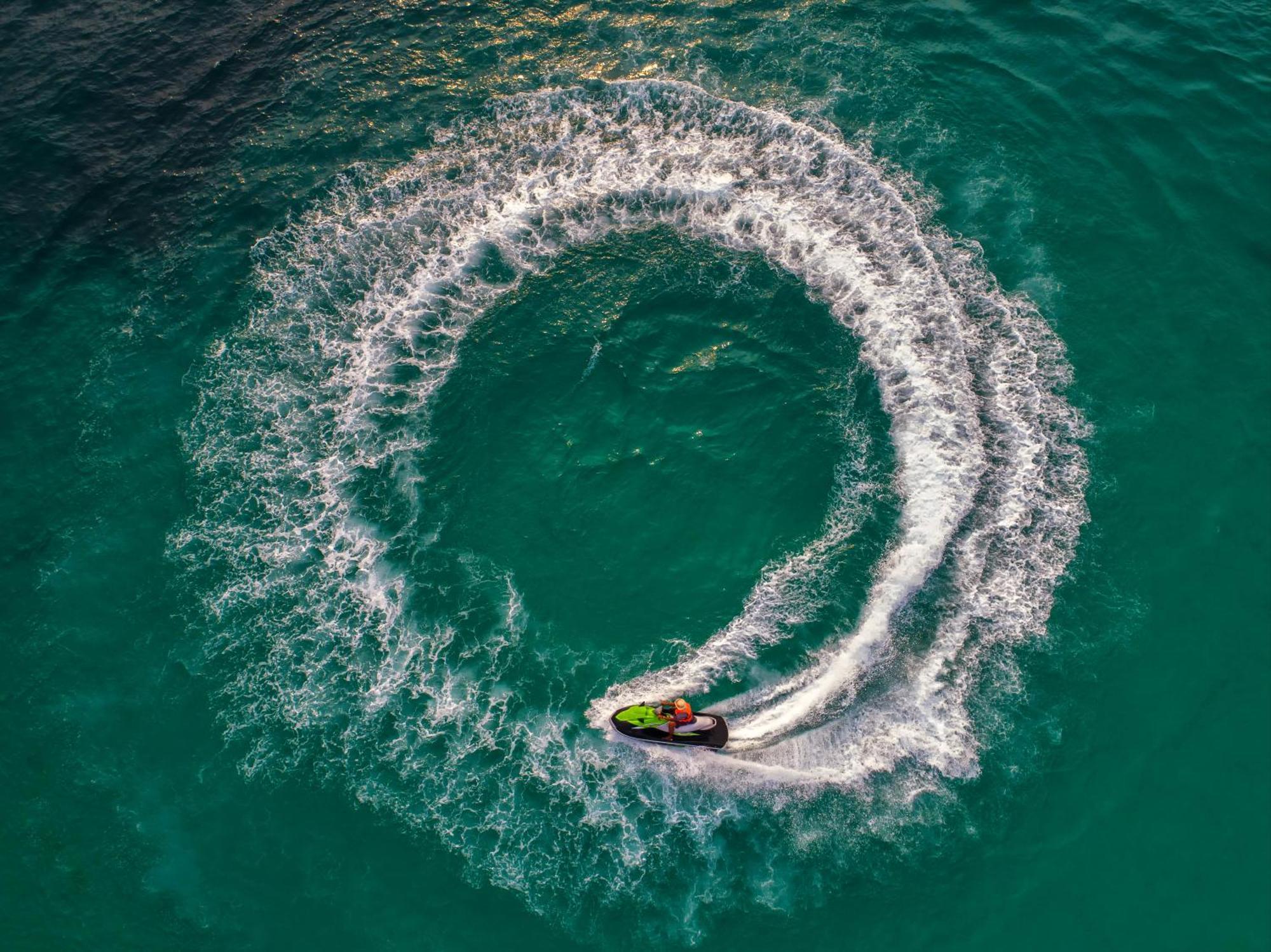 Hotel Corinthia St George'S Bay Saint Julian's Exteriér fotografie Jet skiing