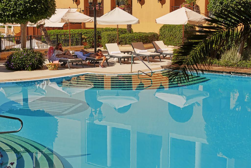 Hotel Corinthia St George'S Bay Saint Julian's Exteriér fotografie A swimming pool